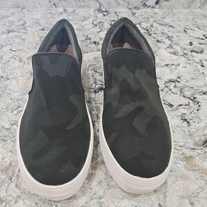 Steve Madden Gills Womens Camouflage Slip-On Sneakers Sz 7
